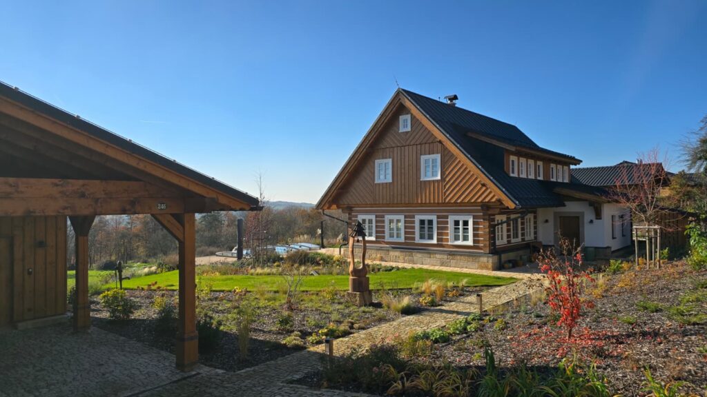 roubal | roubenka | roubená stavba | roubenka na klíč